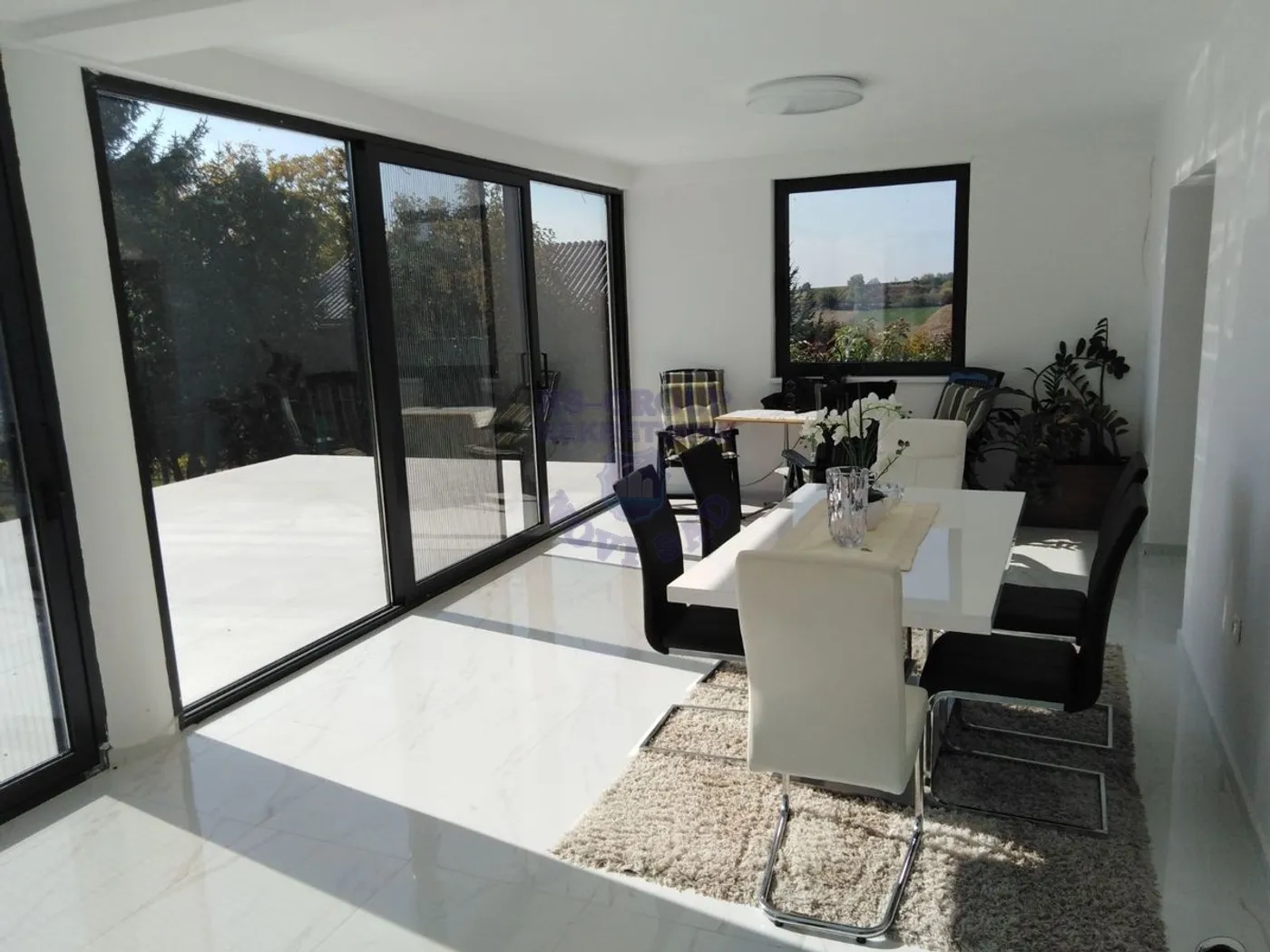 kuca na prodaju Irig, 360m2 432484