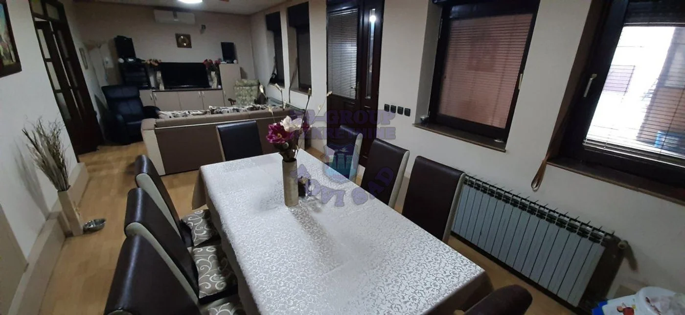 kuca na prodaju Petrovaradin, 265m2 450339