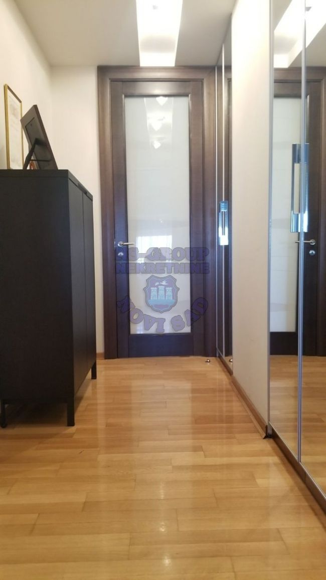 stan na prodaju Novi Sad 202m2 452175