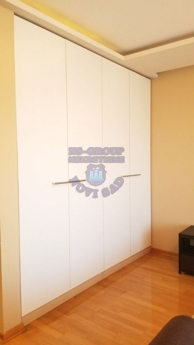 stan na prodaju Novi Sad 202m2 452175