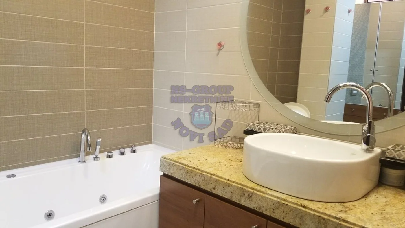 stan na prodaju Novi Sad 202m2 452175