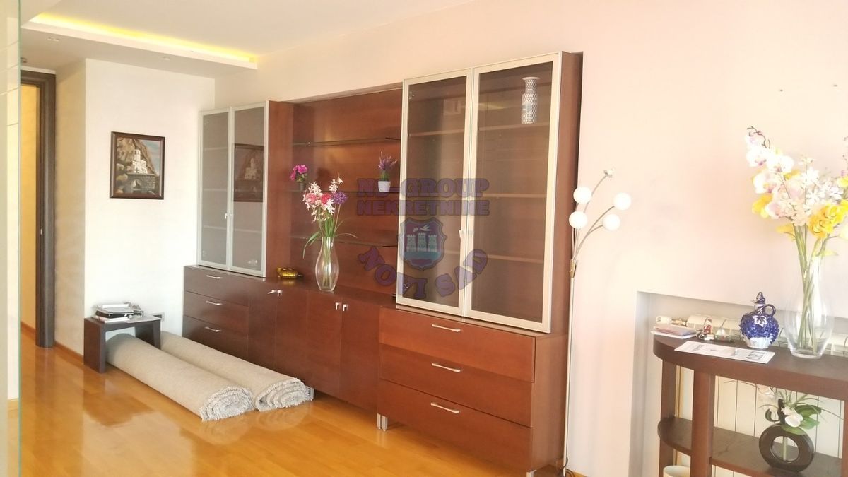 stan na prodaju Novi Sad 202m2 452175