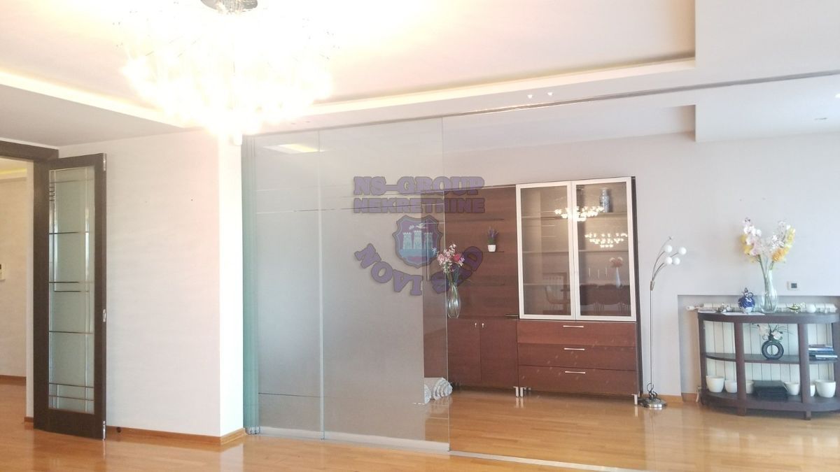 stan na prodaju Novi Sad 202m2 452175