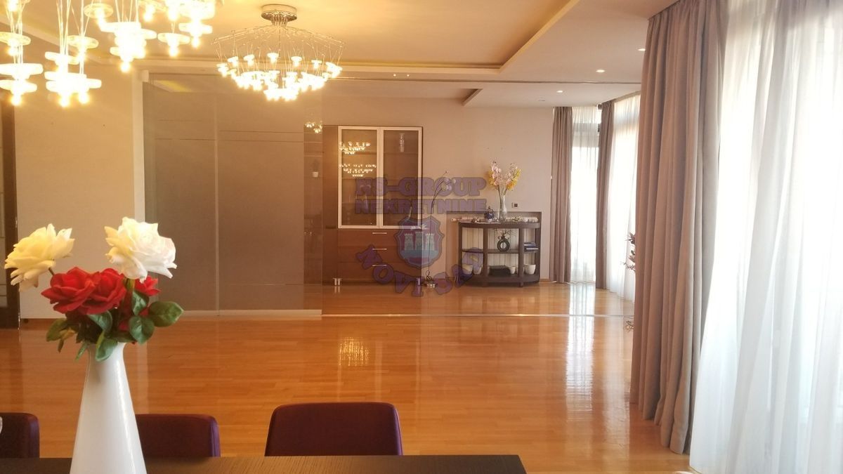 stan na prodaju Novi Sad 202m2 452175