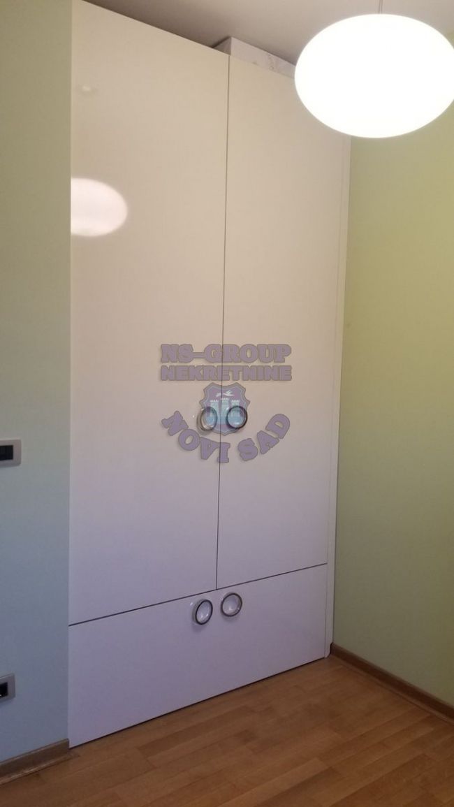 stan na prodaju Novi Sad 202m2 452175