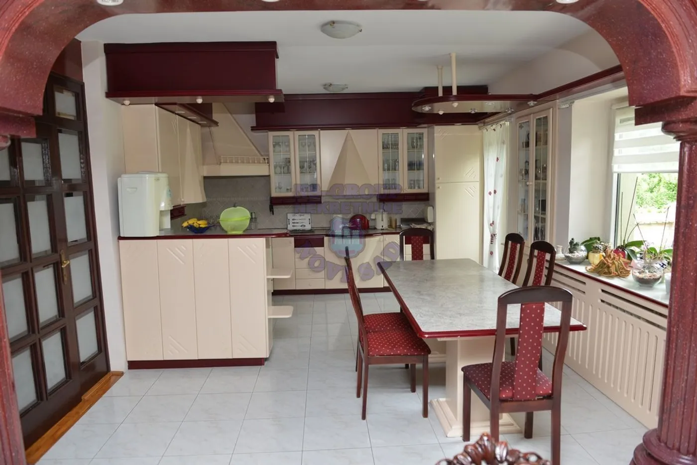 kuca na prodaju Apatin 360m2 461572