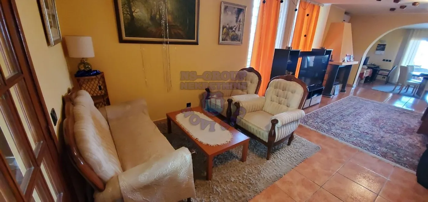 kuca na prodaju Sremska Kamenica 400m2 469416