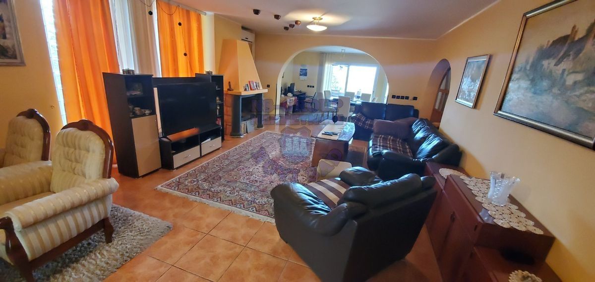 kuca na prodaju Sremska Kamenica 400m2 469416