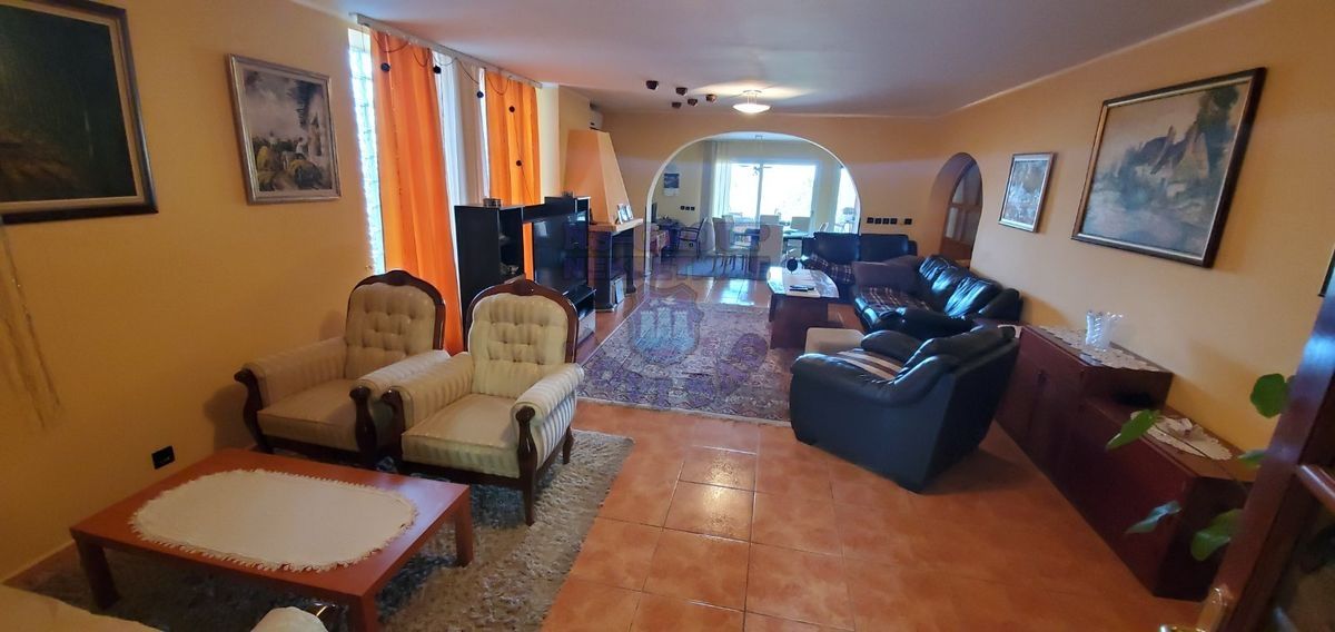 kuca na prodaju Sremska Kamenica 400m2 469416