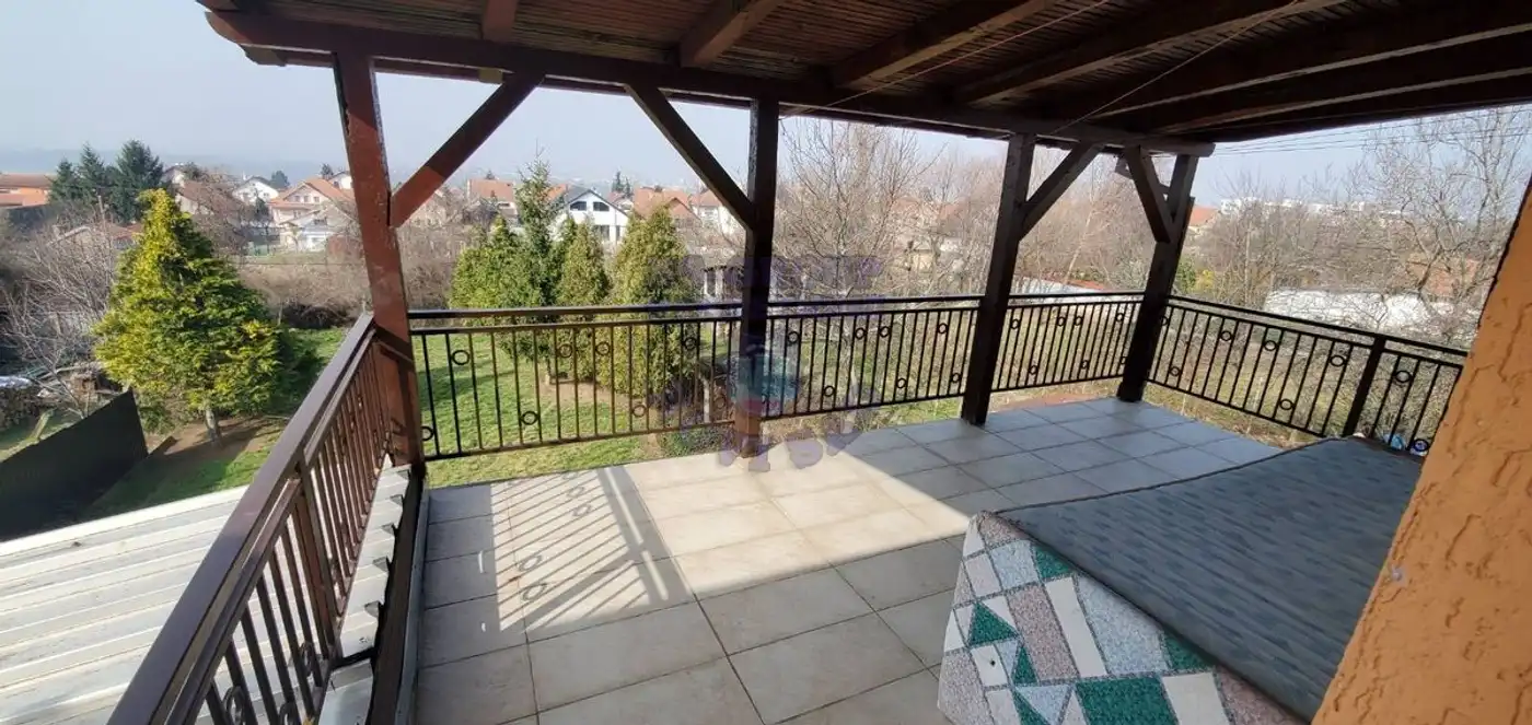 kuca na prodaju Sremska Kamenica 400m2 469416