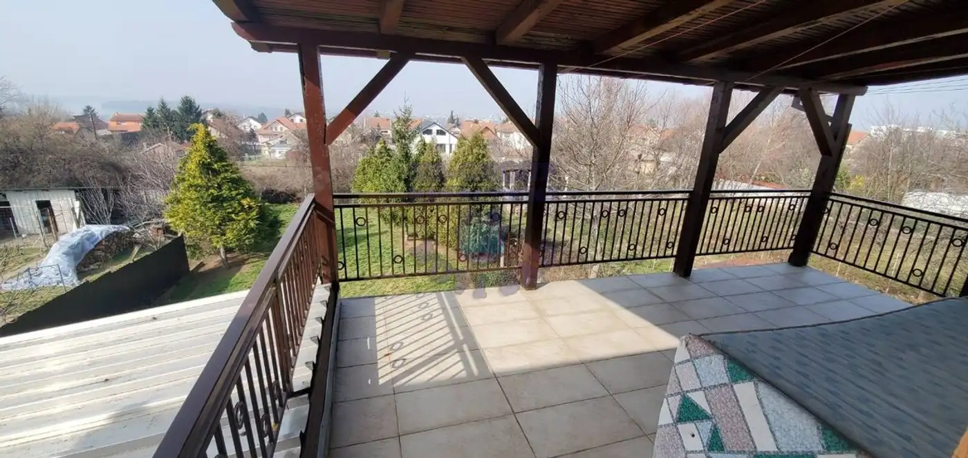 kuca na prodaju Sremska Kamenica 400m2 469416