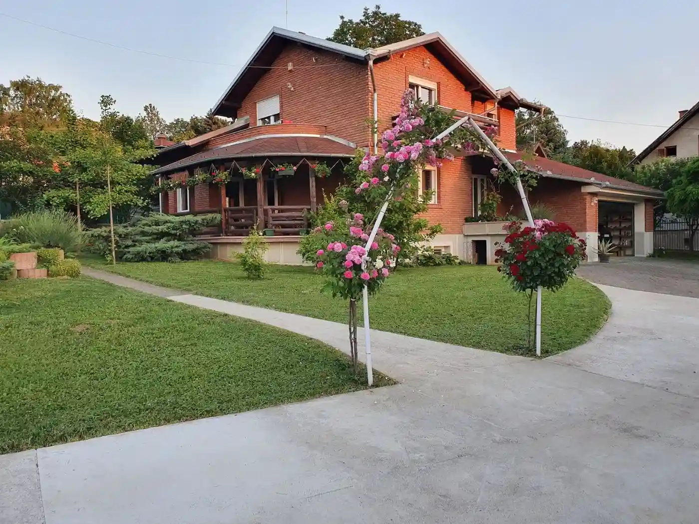 kuca na prodaju Sremska Kamenica, 305m2 490109