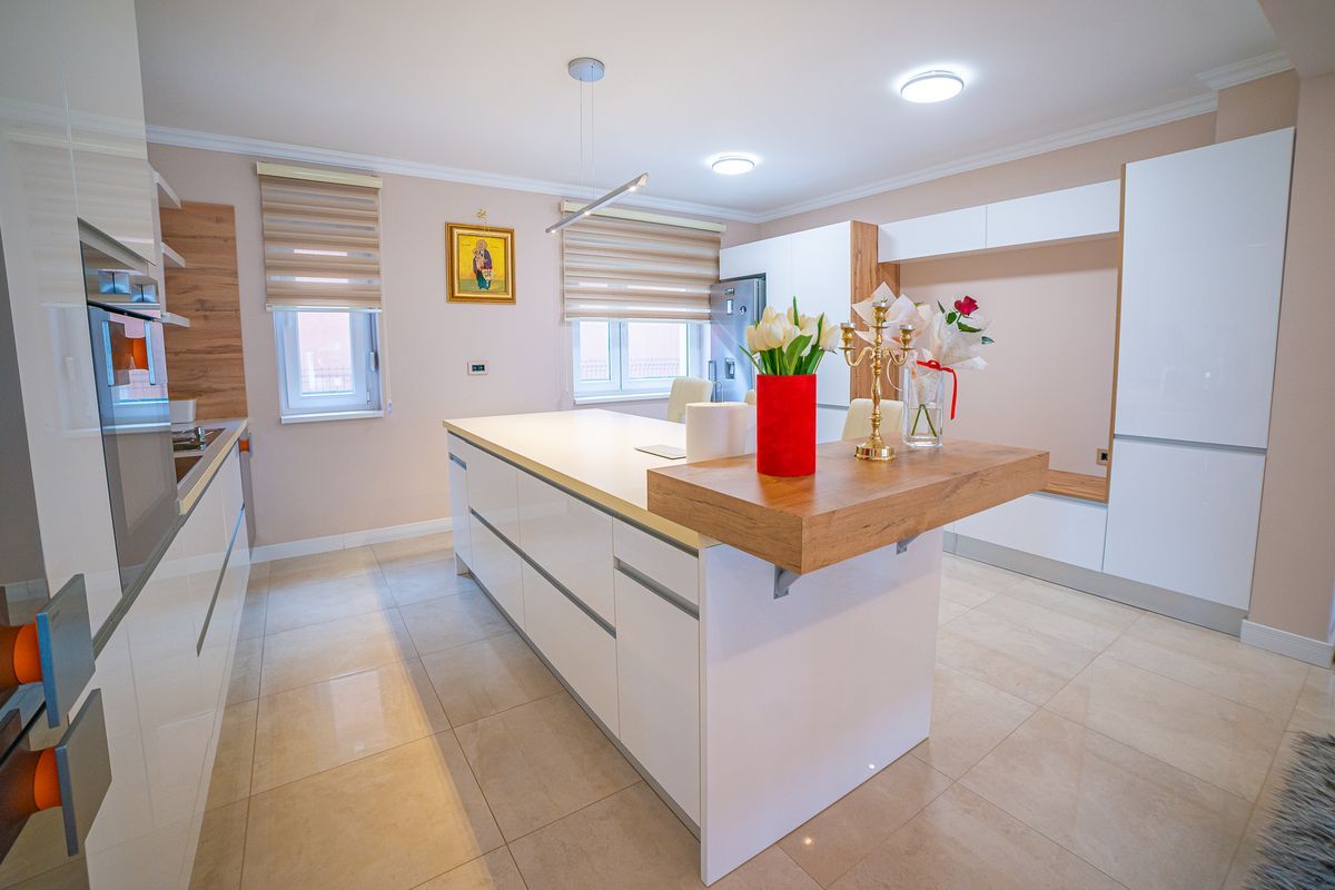 kuca na prodaju Novi Sad 270m2 495912