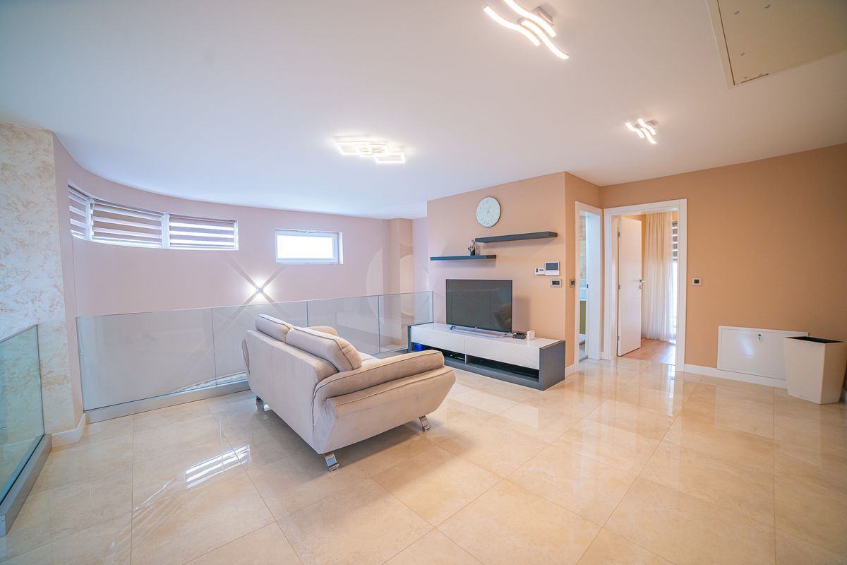 kuca na prodaju Novi Sad 270m2 495912