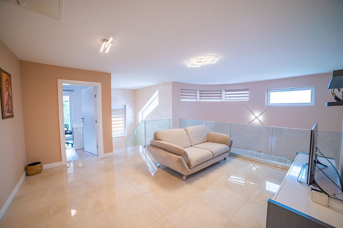 kuca na prodaju Novi Sad 270m2 495912