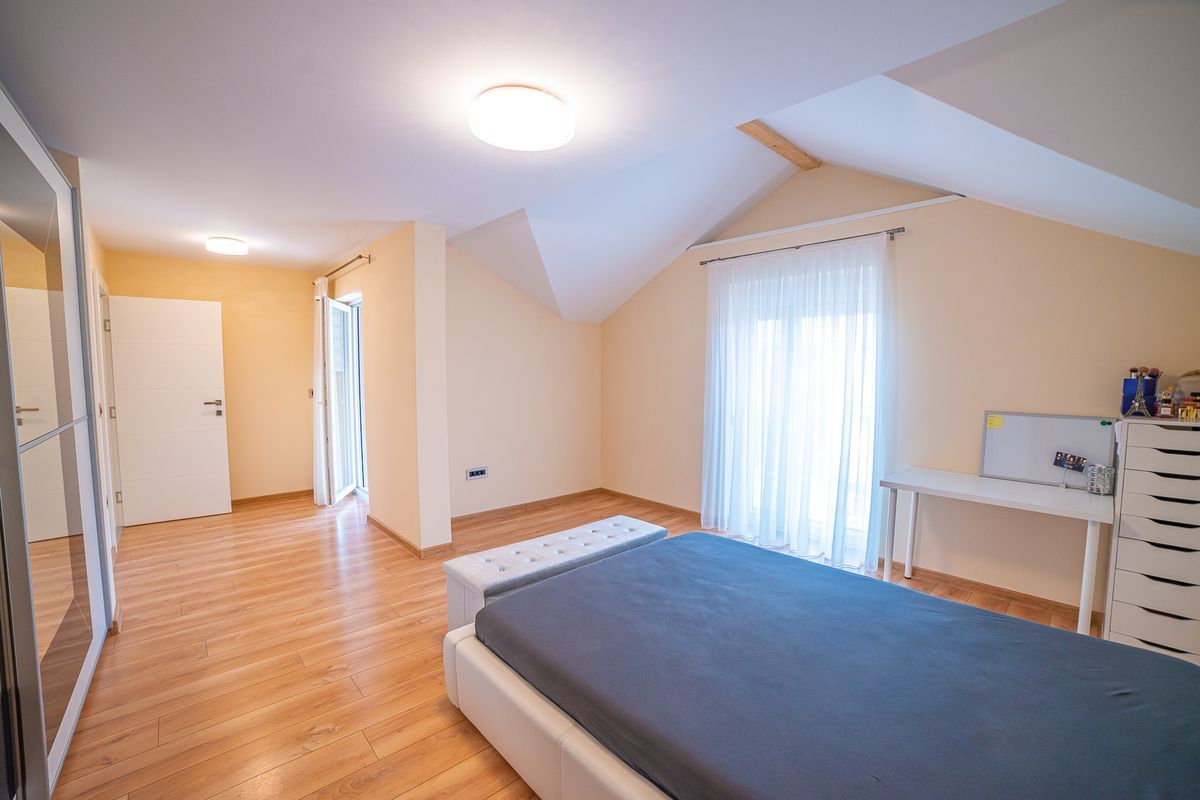 kuca na prodaju Novi Sad 270m2 495912