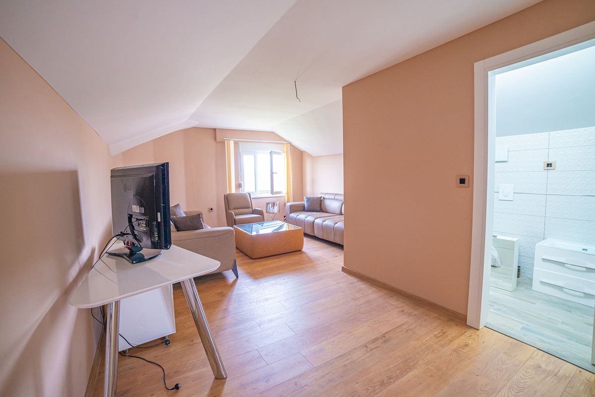 kuca na prodaju Novi Sad 270m2 495912