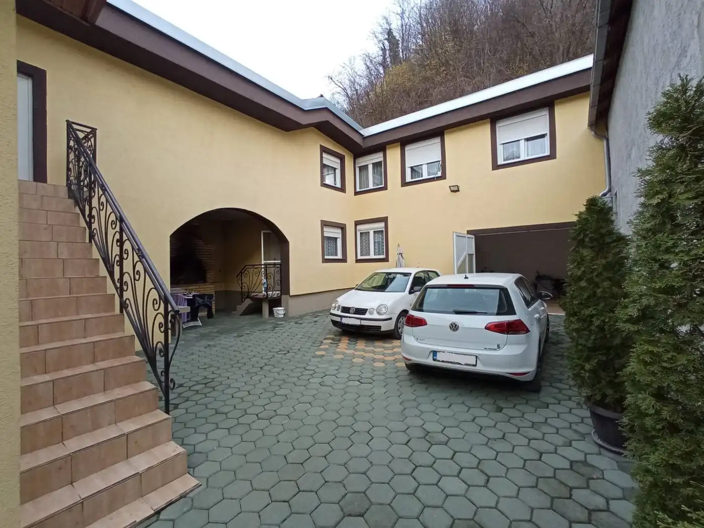 kuca na prodaju Ledinci 252m2 507828