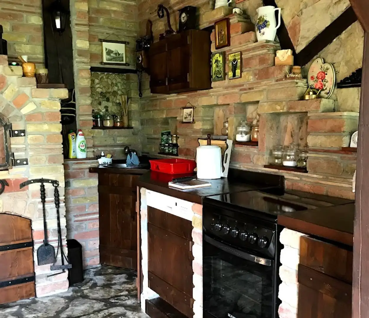 kuca na prodaju Veternik 270m2 520089