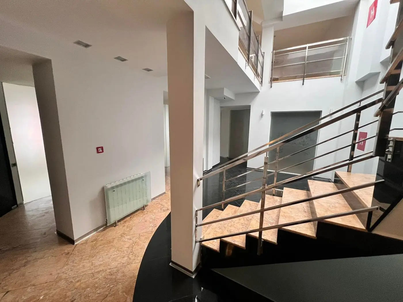 lokal na prodaju Novi Sad 400m2 521362