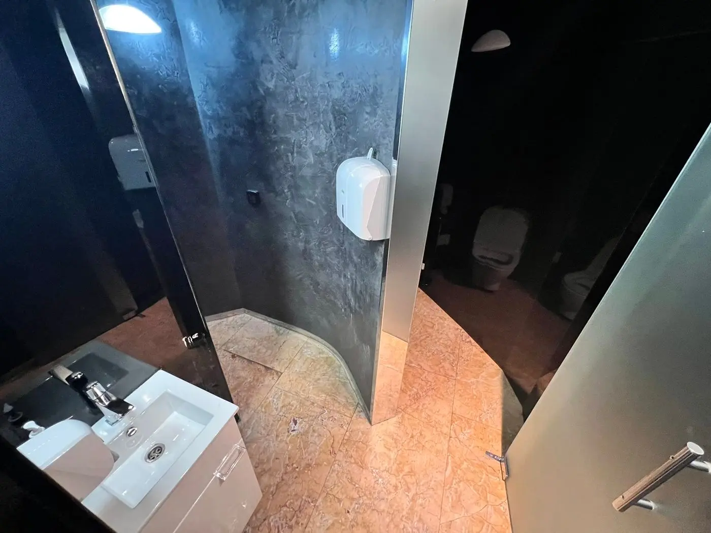 lokal na prodaju Novi Sad 400m2 521362