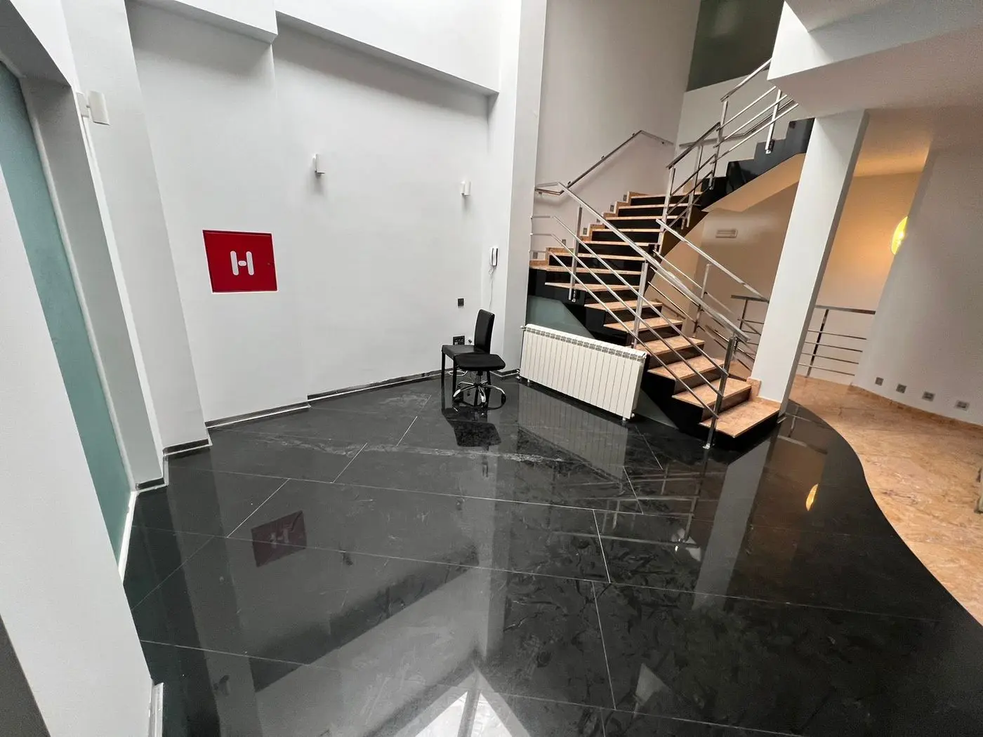 lokal na prodaju Novi Sad 400m2 521362
