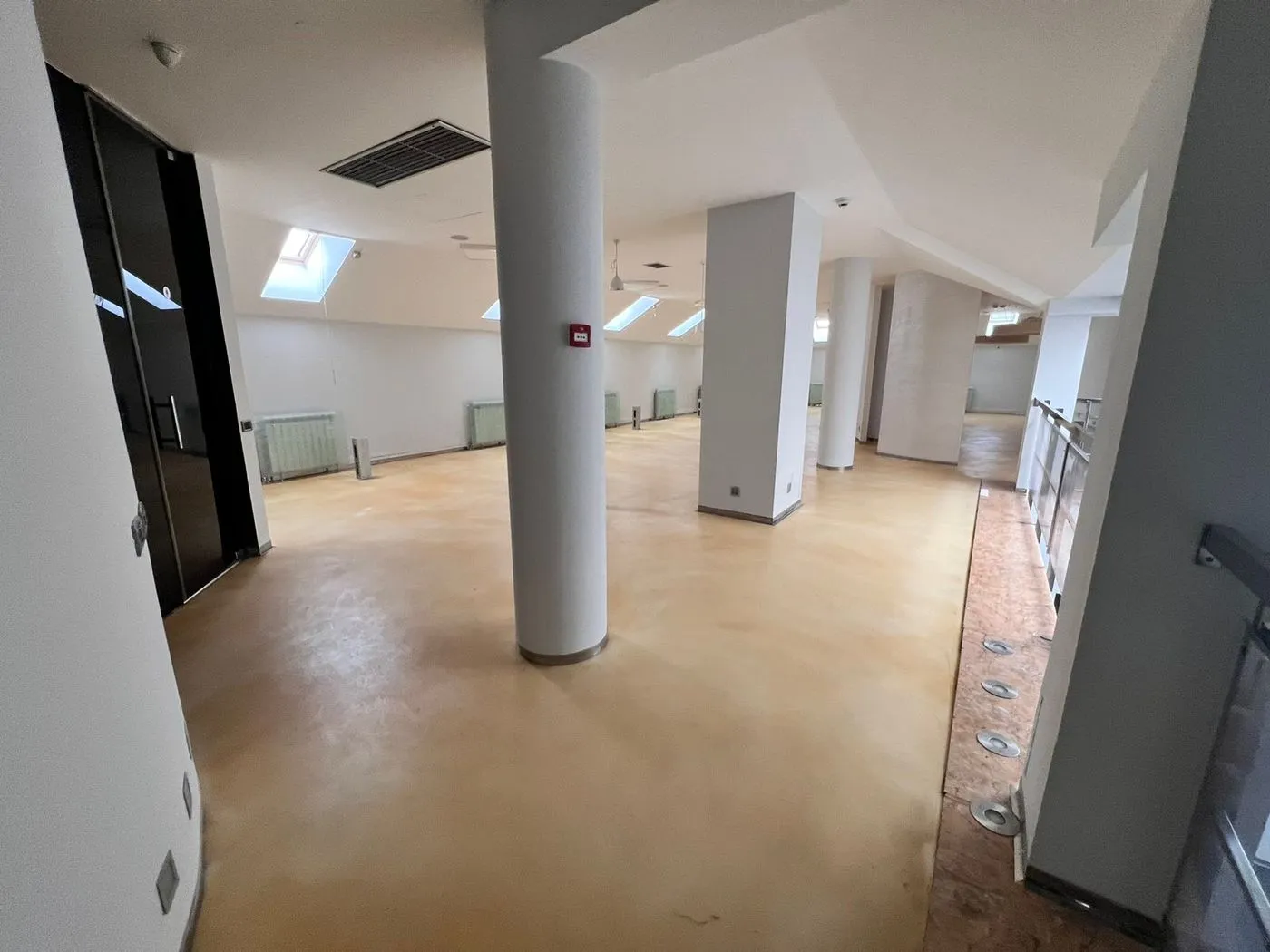 lokal na prodaju Novi Sad 400m2 521362
