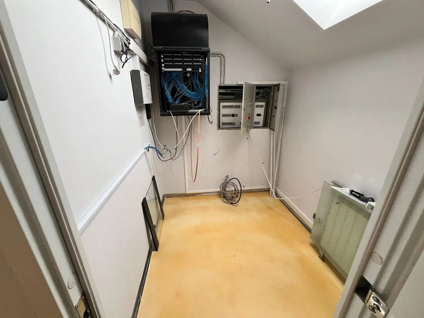 lokal na prodaju Novi Sad 400m2 521362