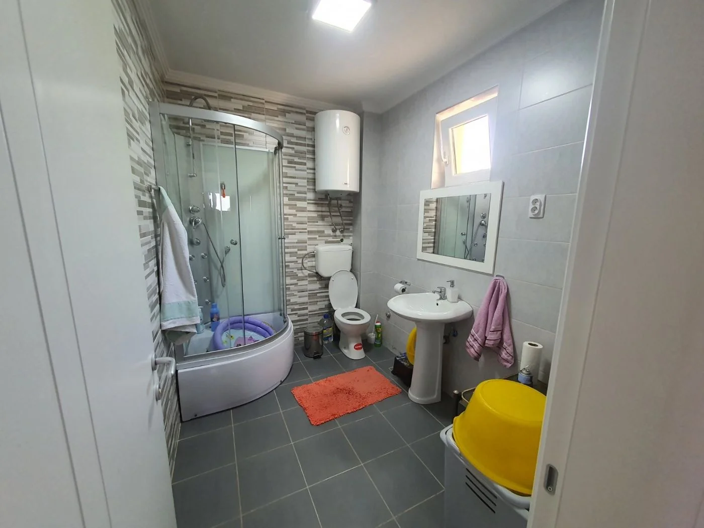 kuca na prodaju Sremska Kamenica 244m2 529812
