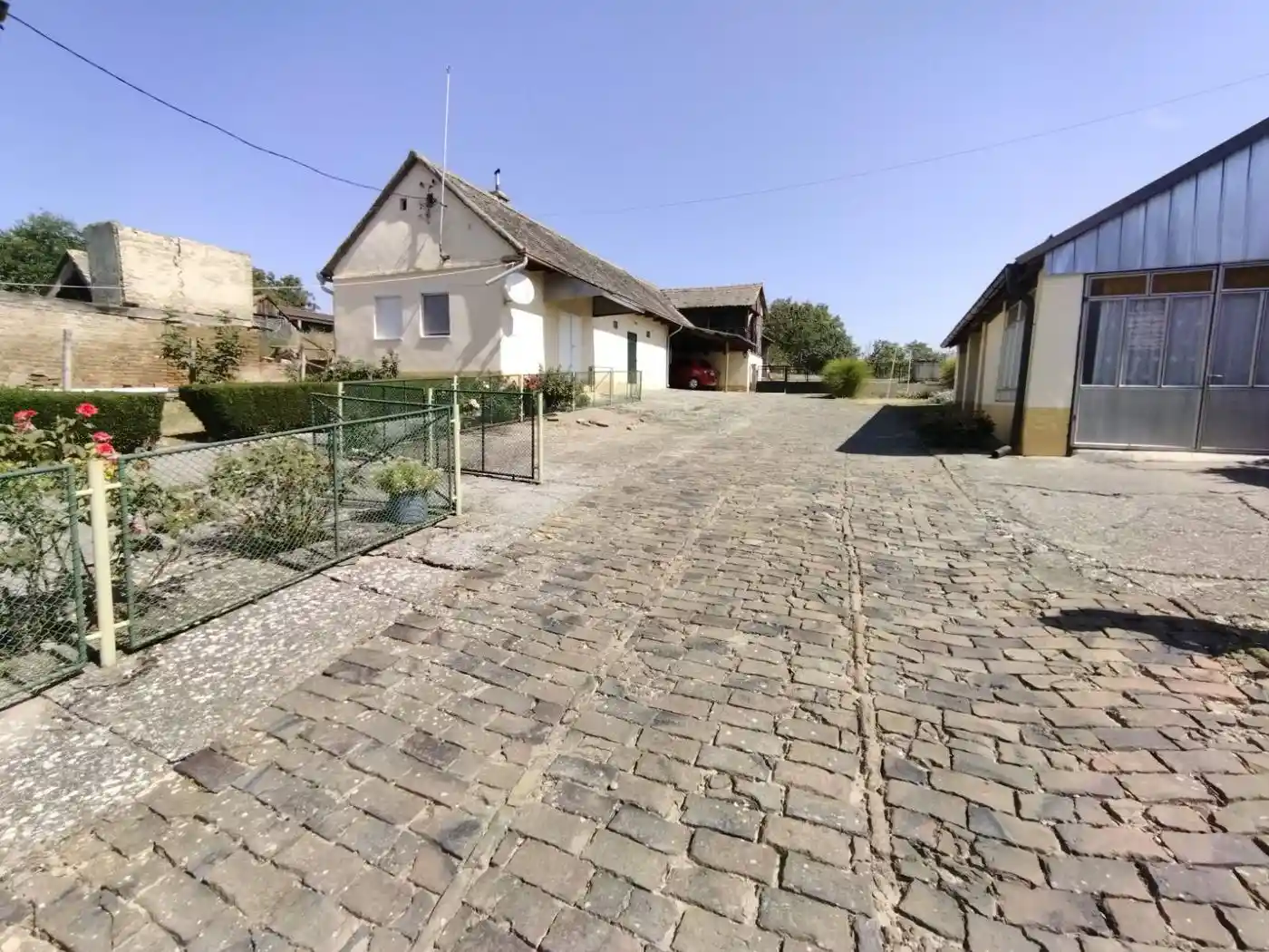 kuca na prodaju Vrdnik 80m2 533772