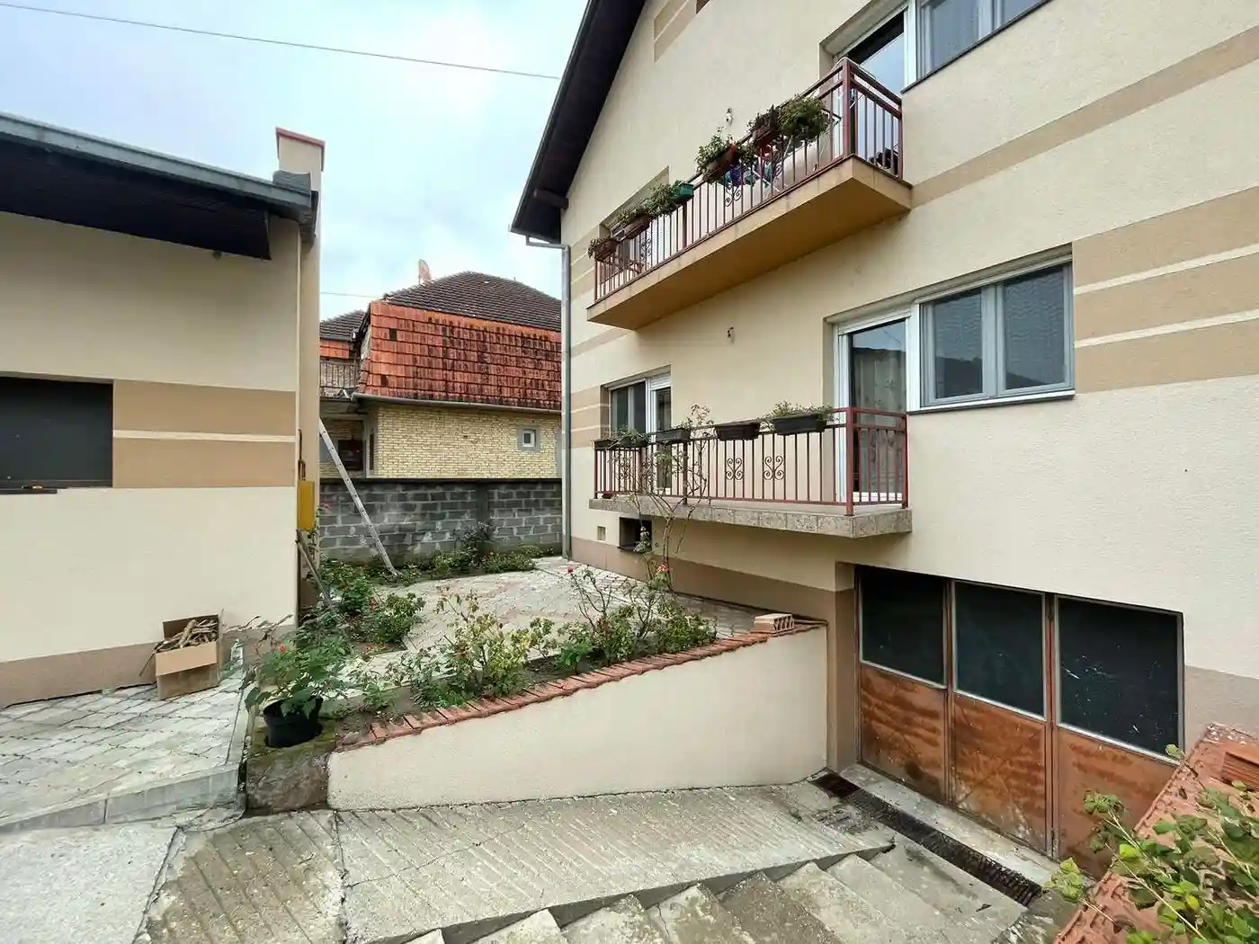 kuca na prodaju Novi Sad 300m2 535298