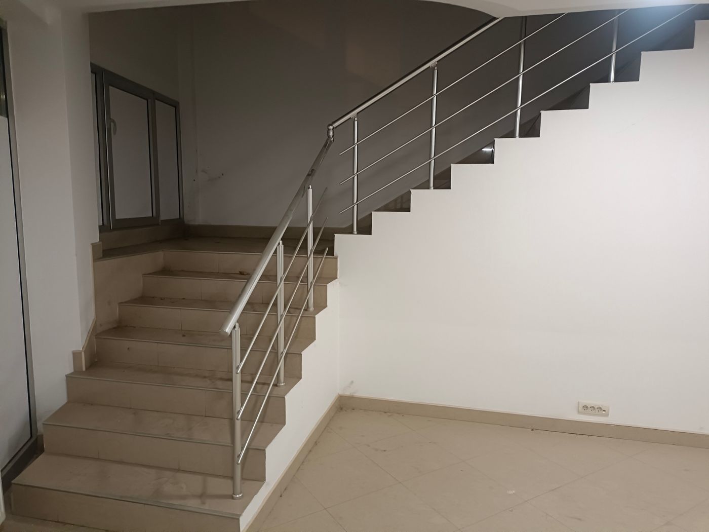 lokal za izdavanje Novi Sad 160m2 12378