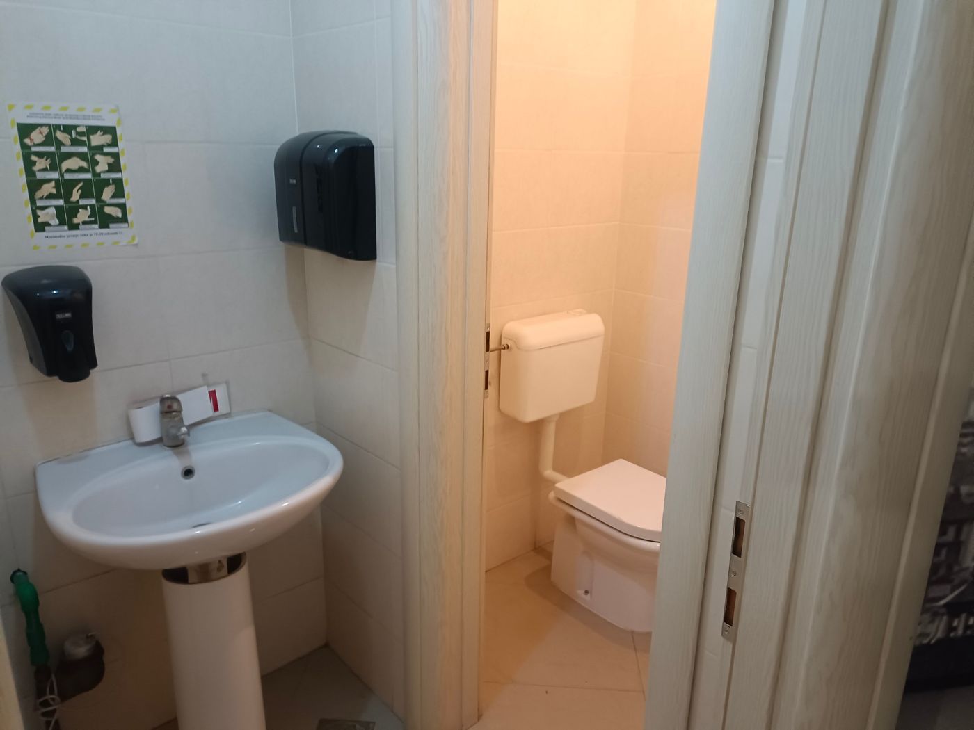 lokal za izdavanje Novi Sad 160m2 12378