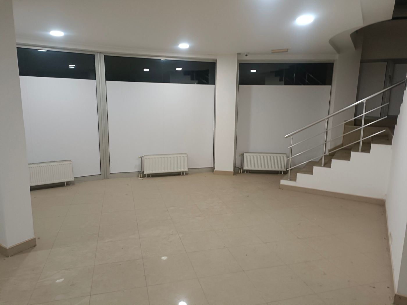 lokal za izdavanje Novi Sad 160m2 12378