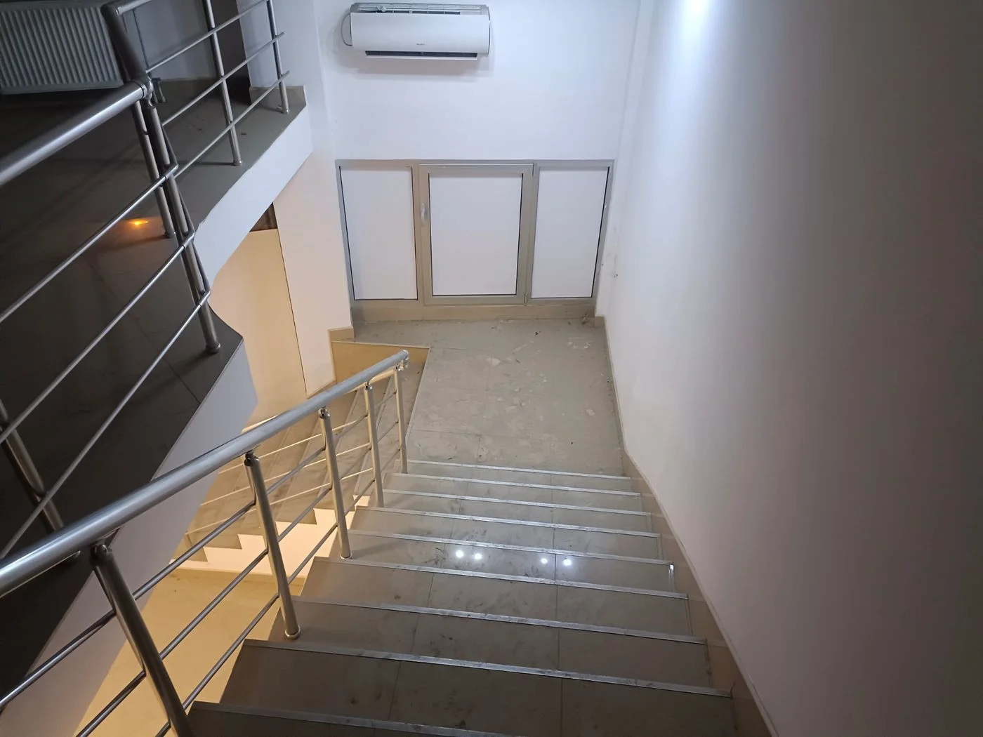 lokal za izdavanje Novi Sad 160m2 12378