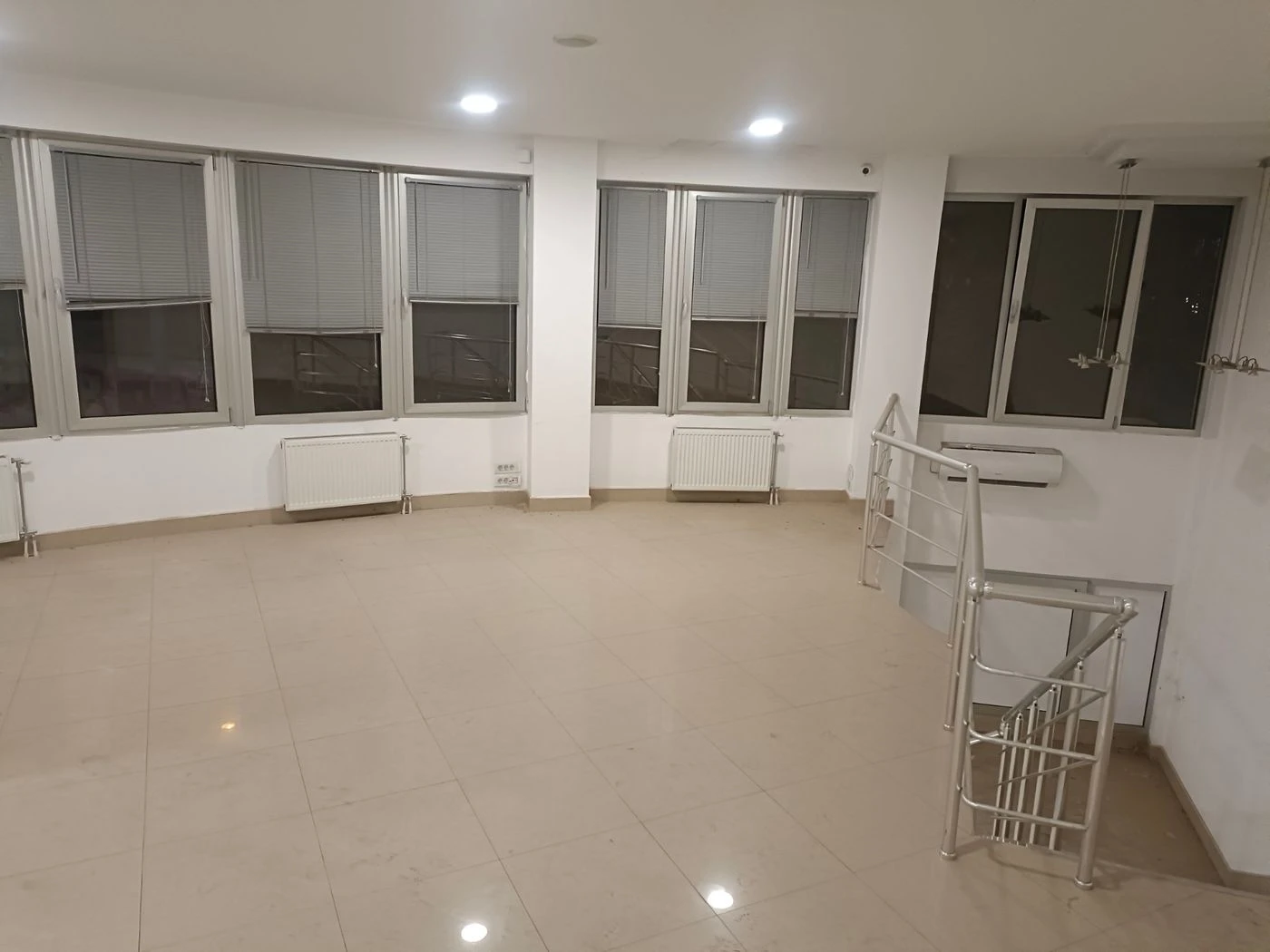 lokal za izdavanje Novi Sad 160m2 12378