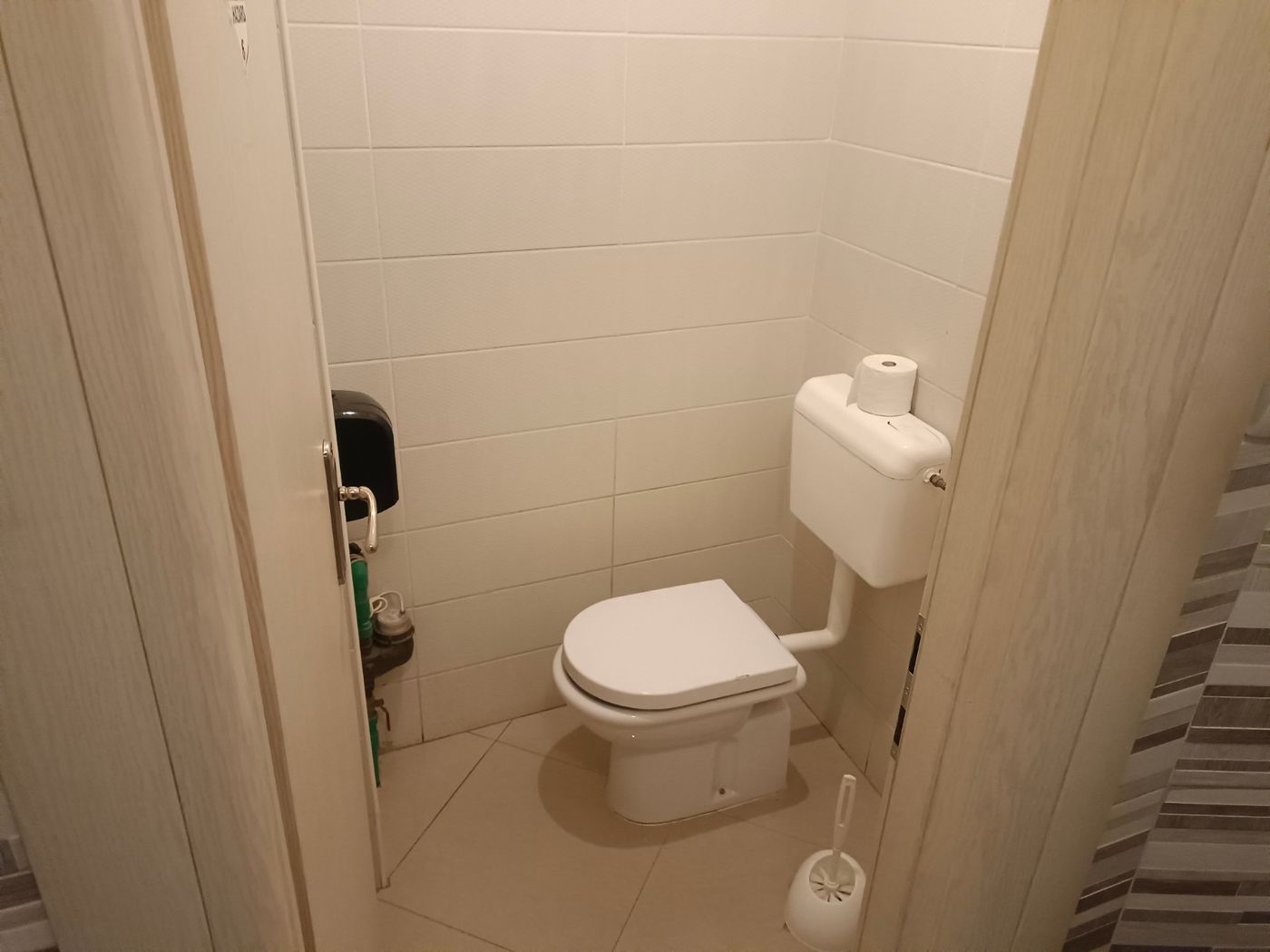 lokal za izdavanje Novi Sad 160m2 12378