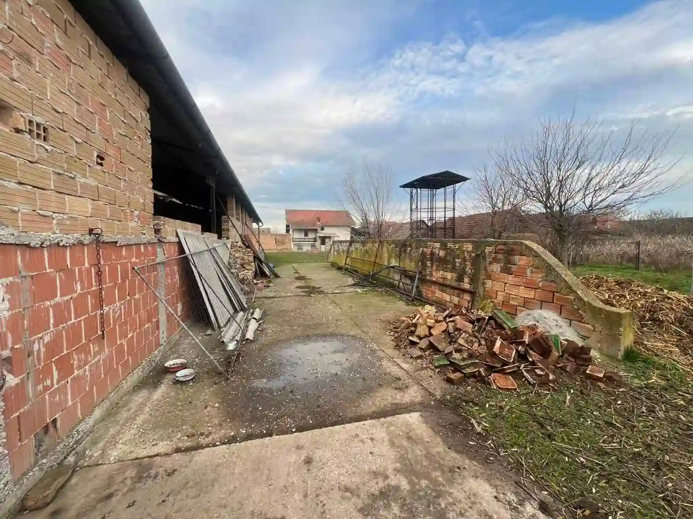 lokal na prodaju Ratkovo 725m2 539486