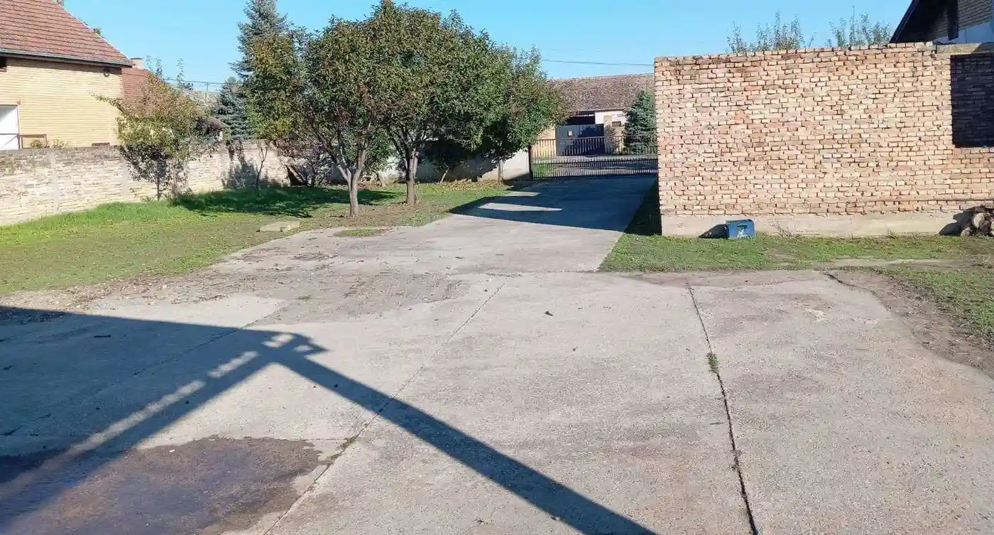 lokal na prodaju Ratkovo 725m2 539486