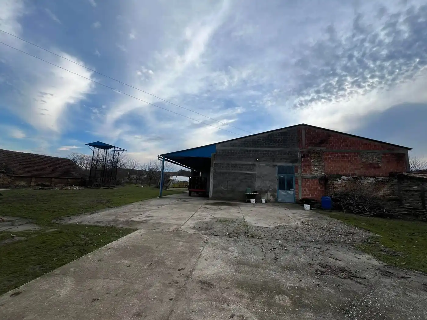 lokal na prodaju Ratkovo 725m2 539486