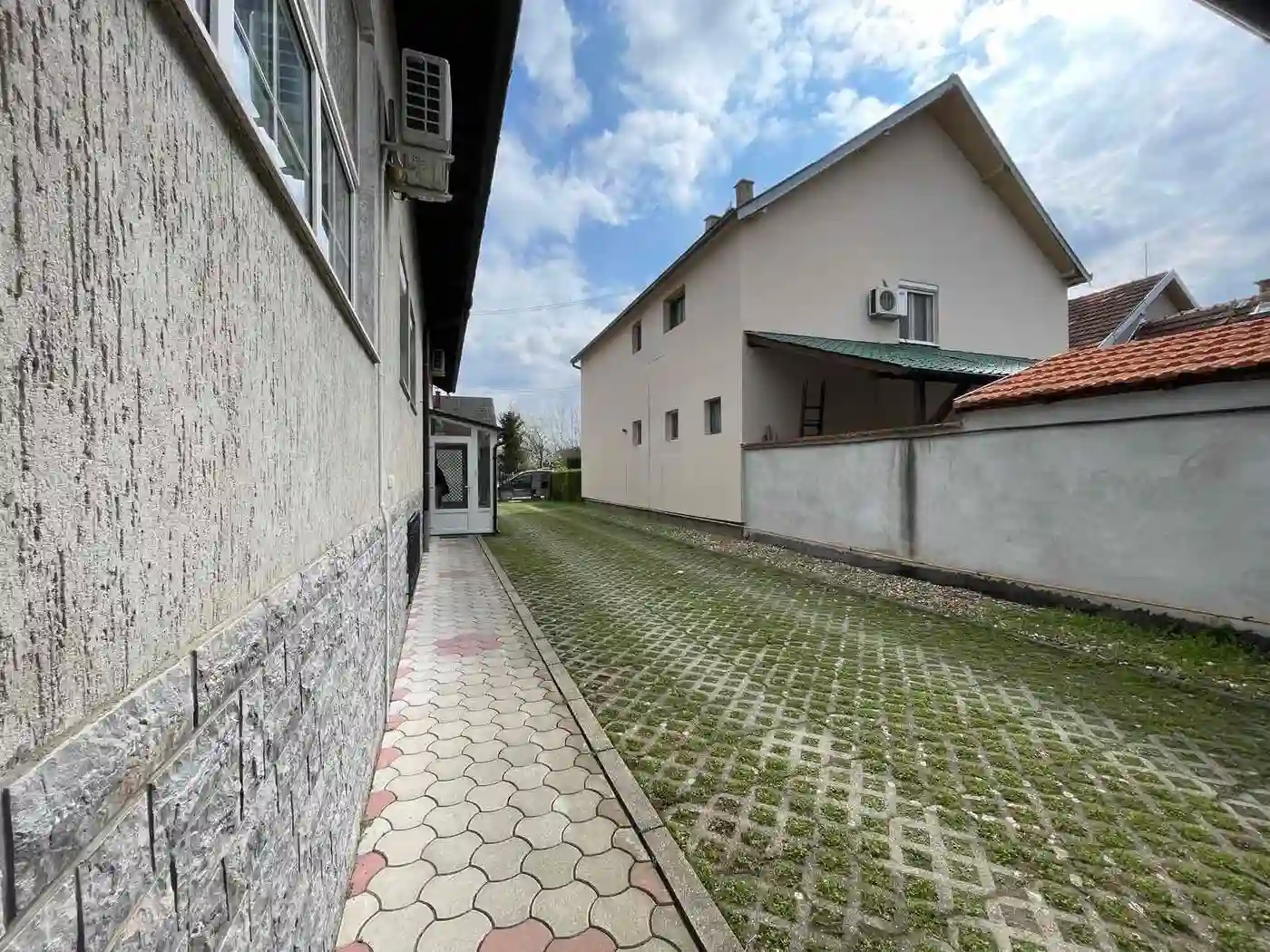 kuca na prodaju Čelarevo 600m2 545740
