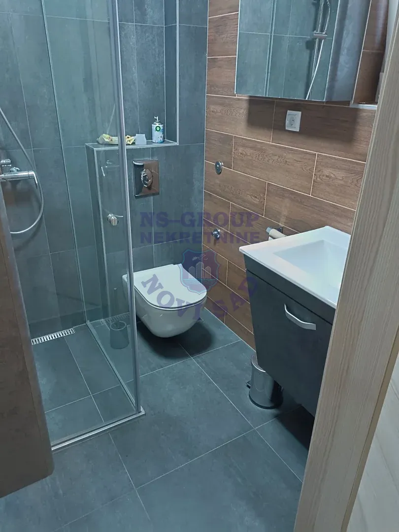 lokal za izdavanje Novi Sad 100m2 13835