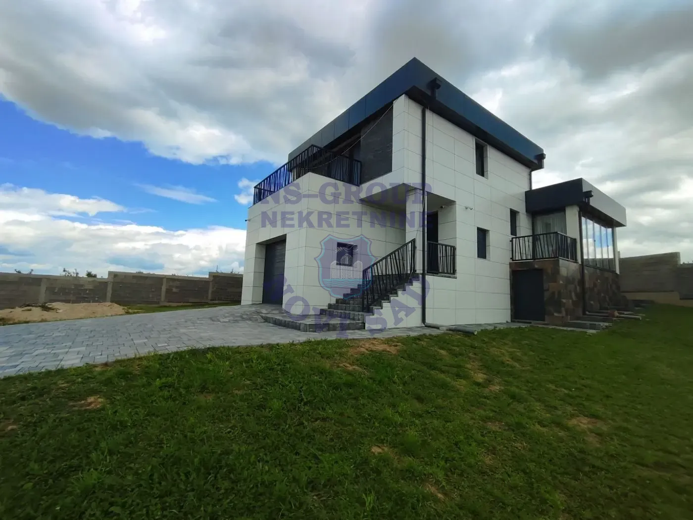 kuca na prodaju Sremska Kamenica 250m2 549905