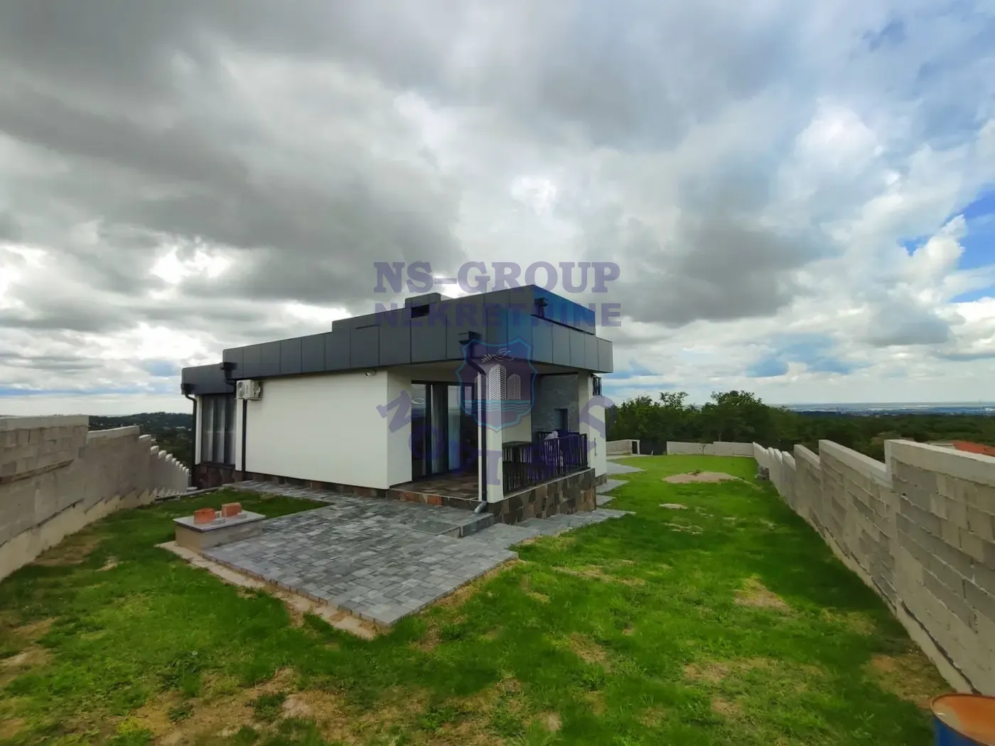 kuca na prodaju Sremska Kamenica 250m2 549905