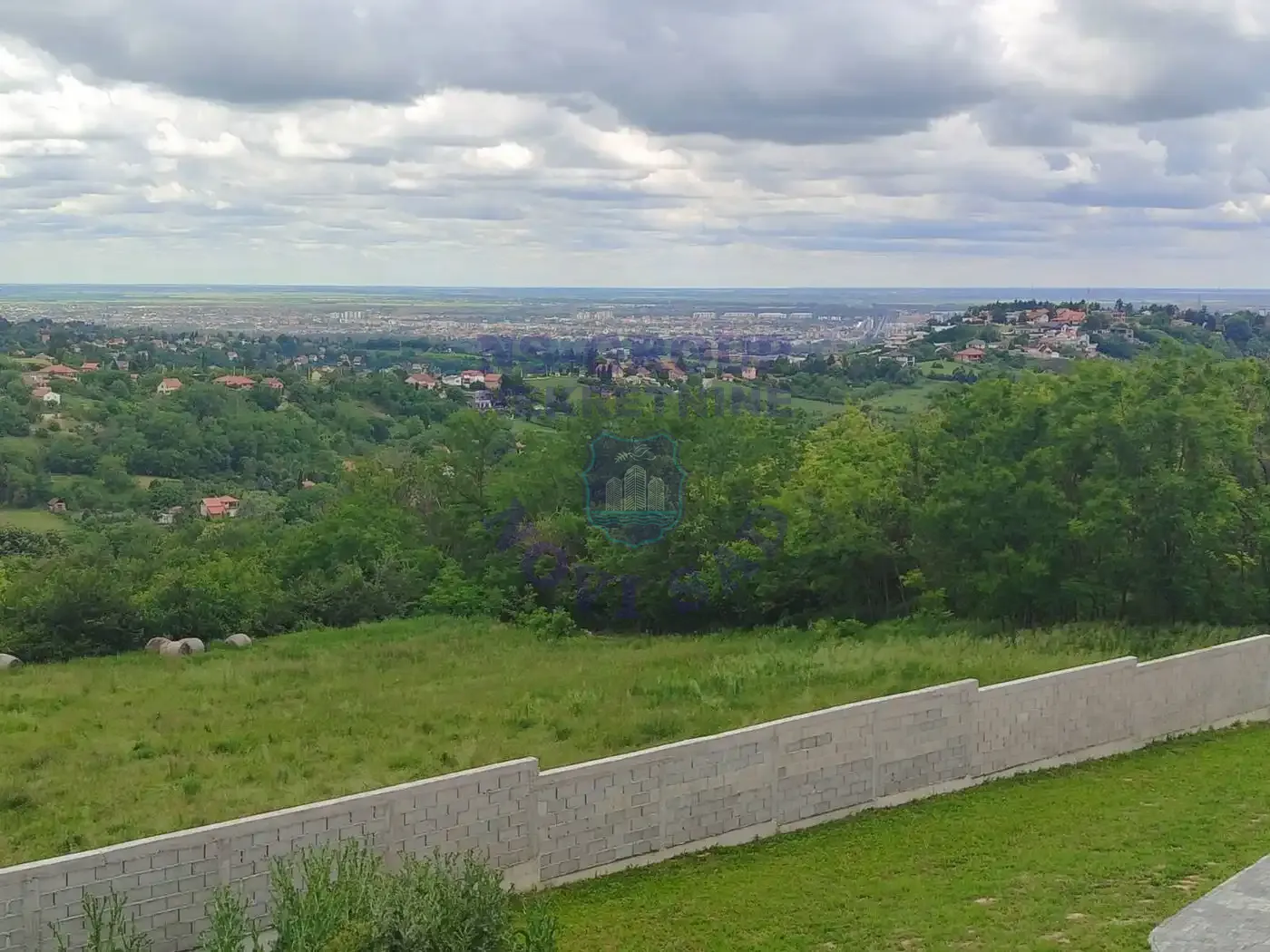 kuca na prodaju Sremska Kamenica 250m2 549905