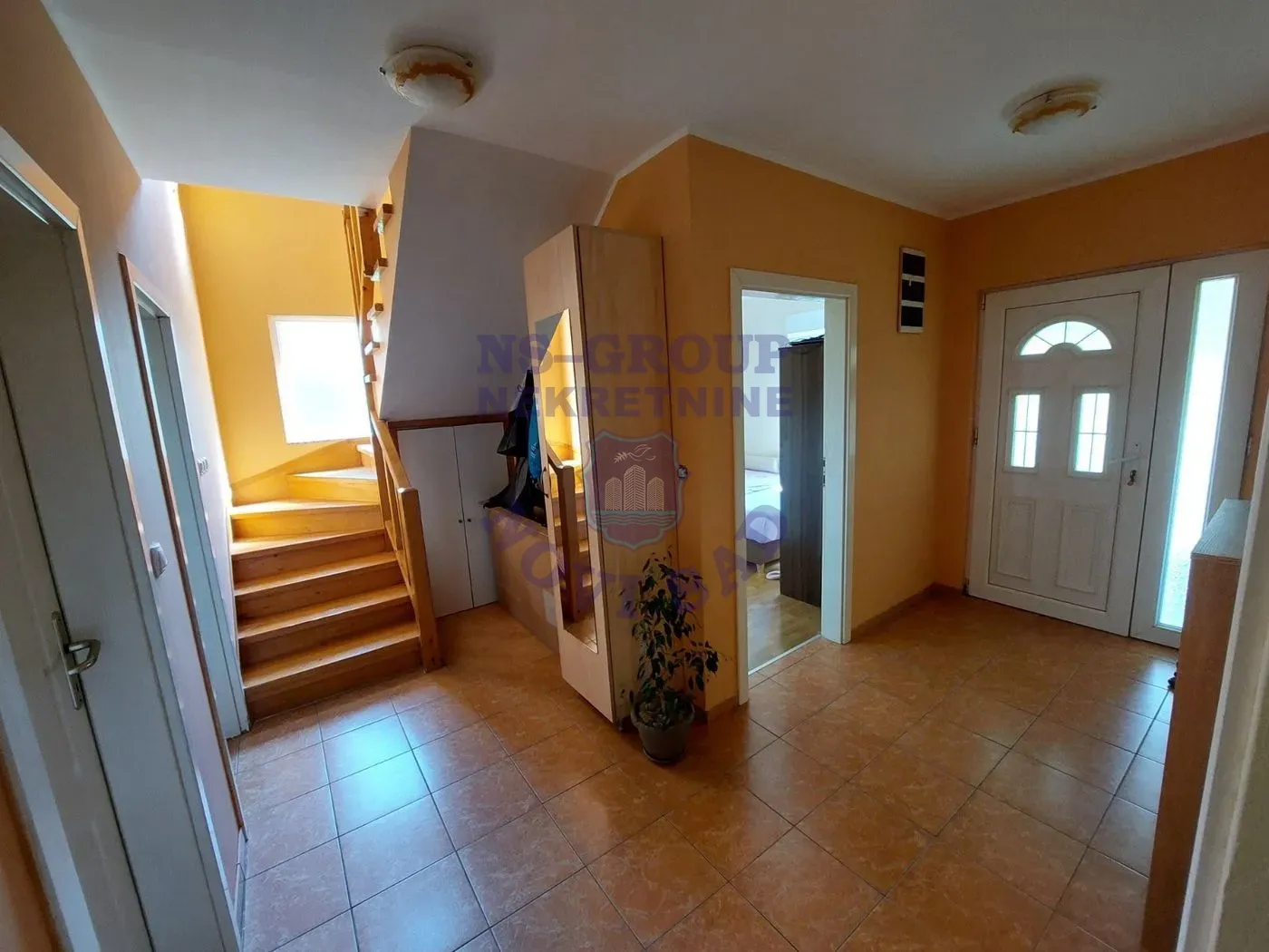 kuca na prodaju Ledinci 195m2 551329