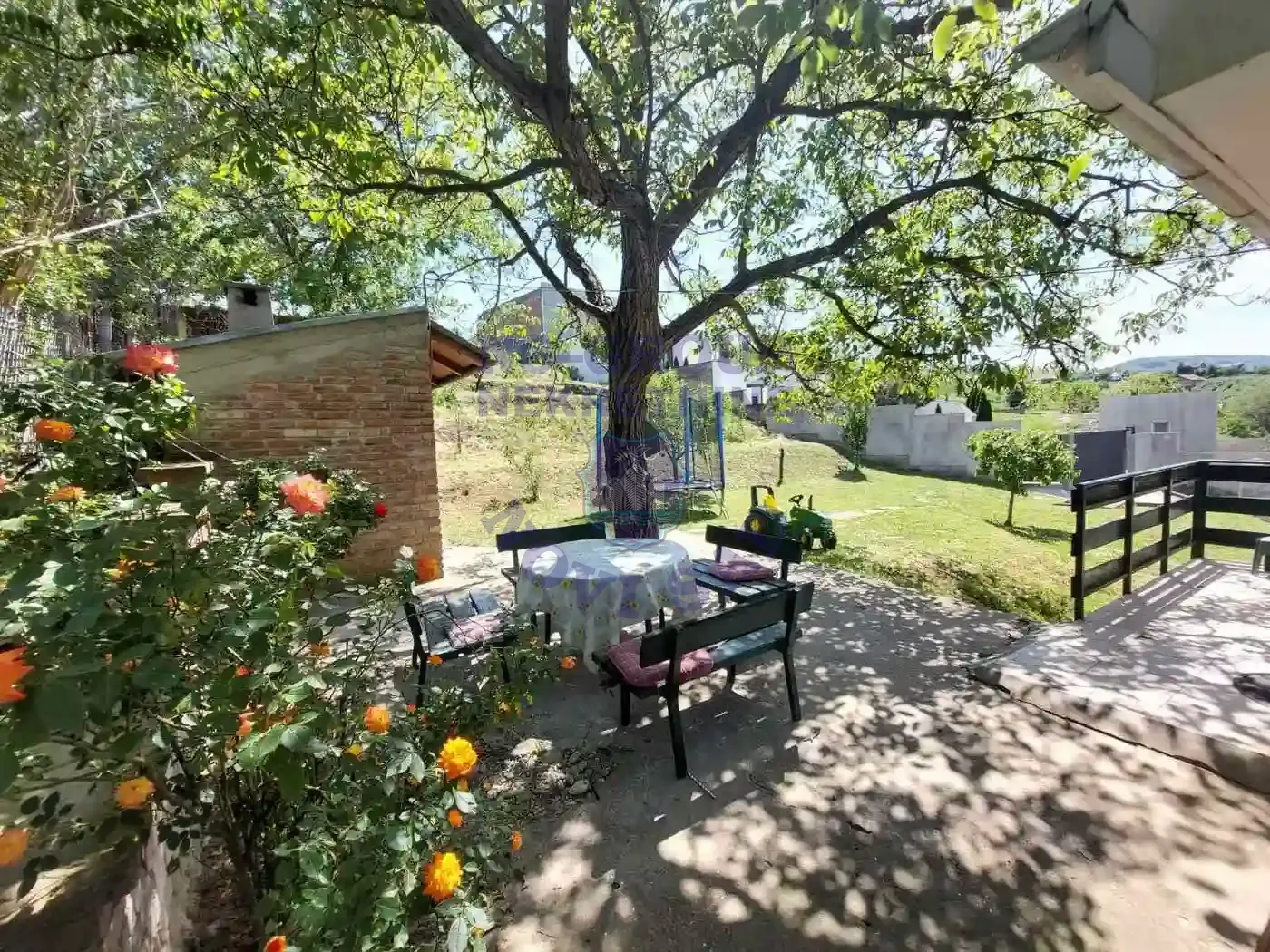 kuca na prodaju Ledinci 195m2 551329