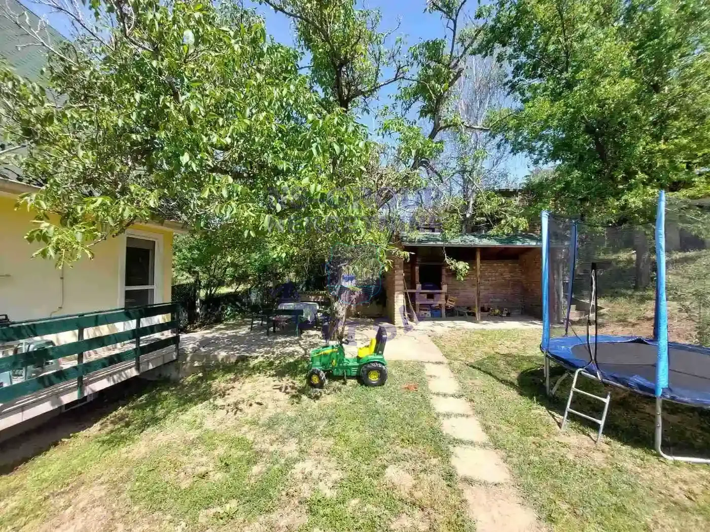 kuca na prodaju Ledinci 195m2 551329