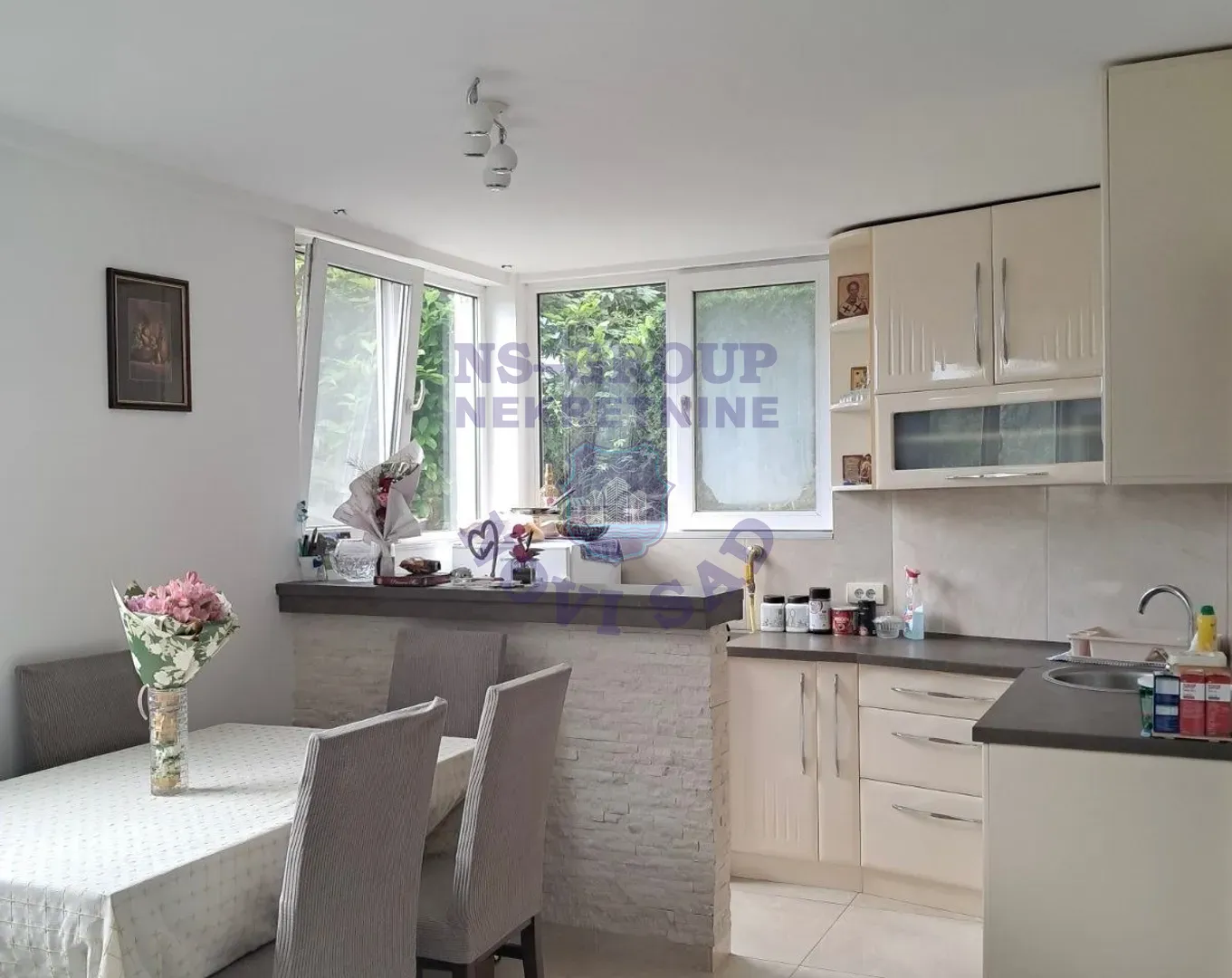 kuca na prodaju Ledinci 195m2 551329