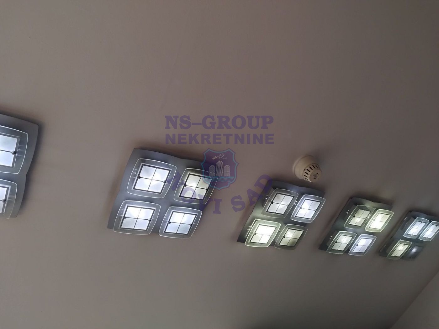 lokal na prodaju Novi Sad 270m2 552768